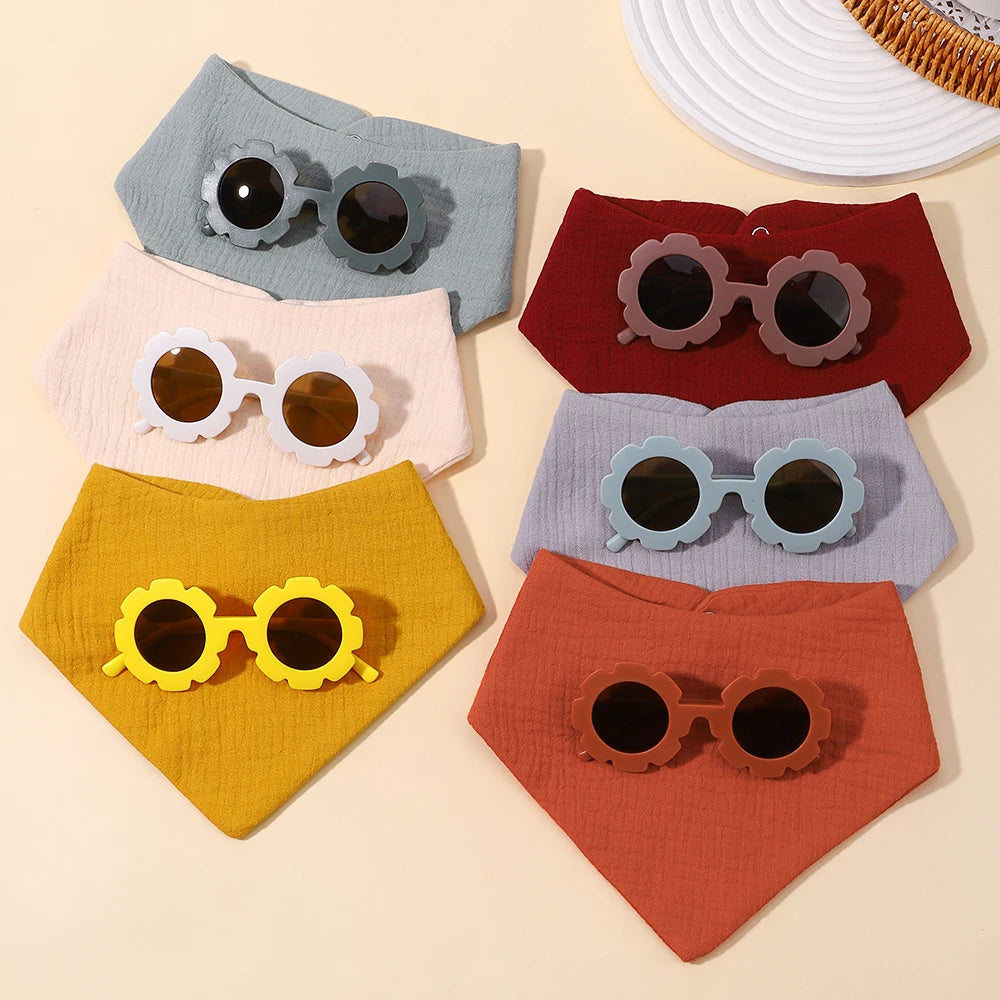 Triangle towel and glasses set